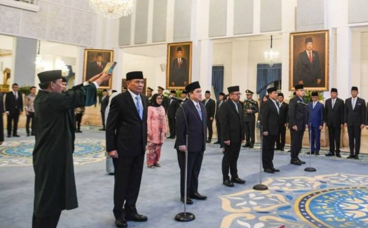 Djamari Chaniago Resmi Dilantik sebagai Menko Polkam
