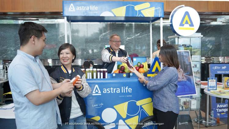 Hari Pelanggan, Astra Life Berikan Pengobatan Gratis
