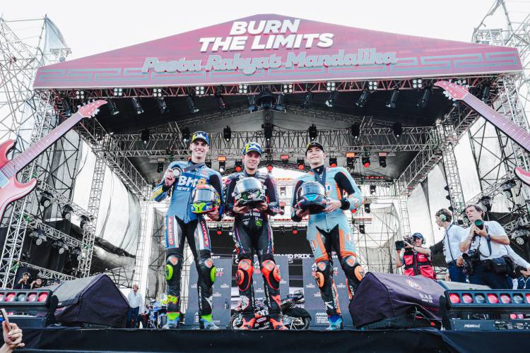 Marco Bezzecchi Juara Sprint Race MotoGP Mandalika 2025, Marc Marquez Rebut Posisi Ketujuh