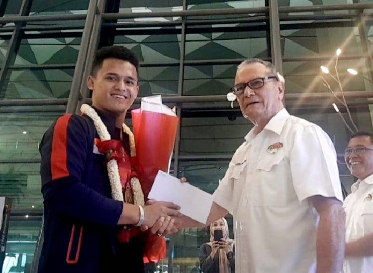 Tim Angkat Besi Indonesia Tiba di Tanah Air, PB PABSI Beri Apresiasi!