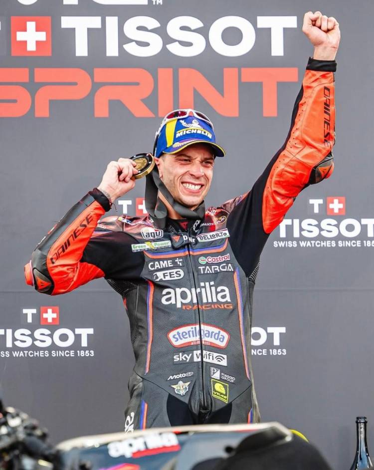 Bezzecchi Menang, Bagnaia Finis di Belakang