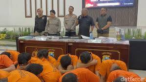 29 Pria Peserta Pesta Gay di Surabaya Positif HIV