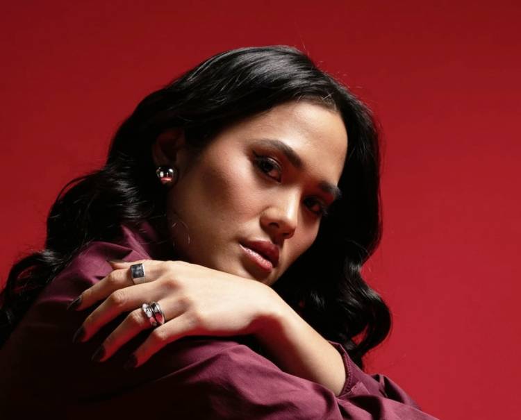 Sheryl Sheinafia Tampil dengan Gaya Pop 80’s, Lewat Lagu "Lepas Kendali"