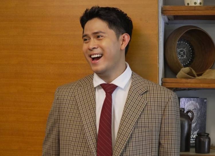 Cakra Khan Ungkap Cinta Tak Bisa Dipaksa, Lewat Video "Tak Sejalan"