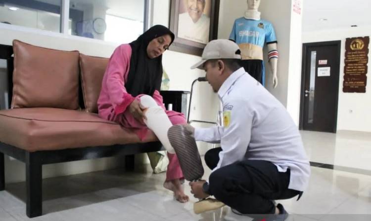 Baznas RI Berikan Bantuan Kaki Prostetik untuk Mustahik di Pulau Seribu