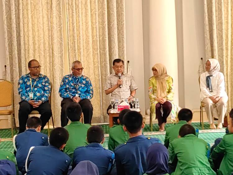 Jusuf Kalla Tekankan Pentingnya Disiplin, Ilmu, dan Kerja Keras kepada Siswa Lab School Cirendeu