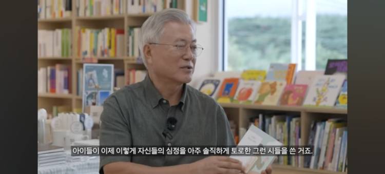 Mantan Presiden Korea Moon, Berbagi Pengetahuan dan Inspirasi Melalui Buku