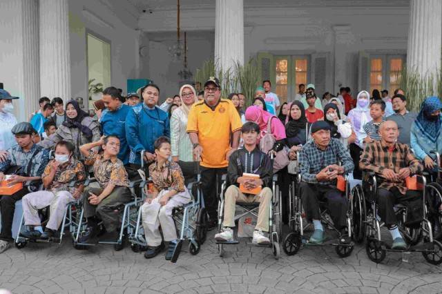 Sambut Hari Disabilitas Internasional, Wagub Rano Bagikan 146 Kartu Layanan Gratis