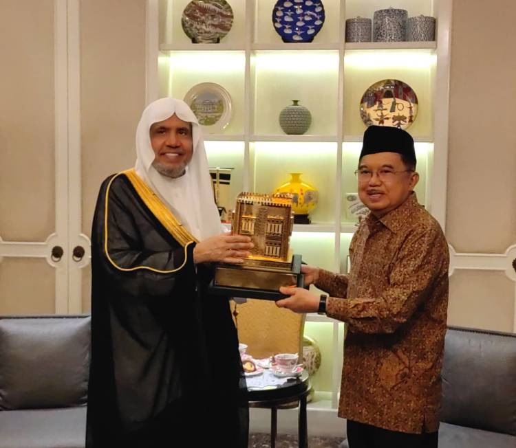 Ketum DMI Bahas Penguatan Dakwah dan Bantuan Rehabilitasi Masjid Terdampak Banjir Sumatera dan Aceh dengan Sekjen Liga Muslim Dunia