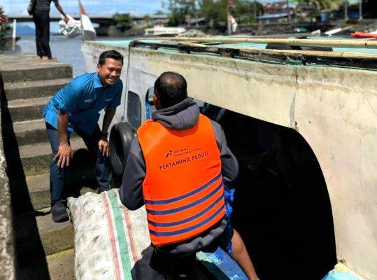 Nelayan di Manado Dapat Bantuan Life Vest, Peduli Keselamatan dalam Pelayaran