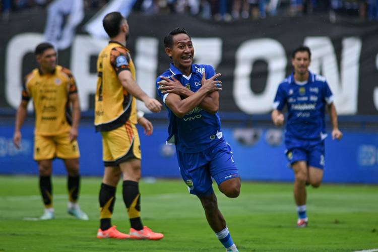 Gol Tunggal Beckham ke Gawang Persija, Antarkan Persib Bandung Juara Paruh Musim