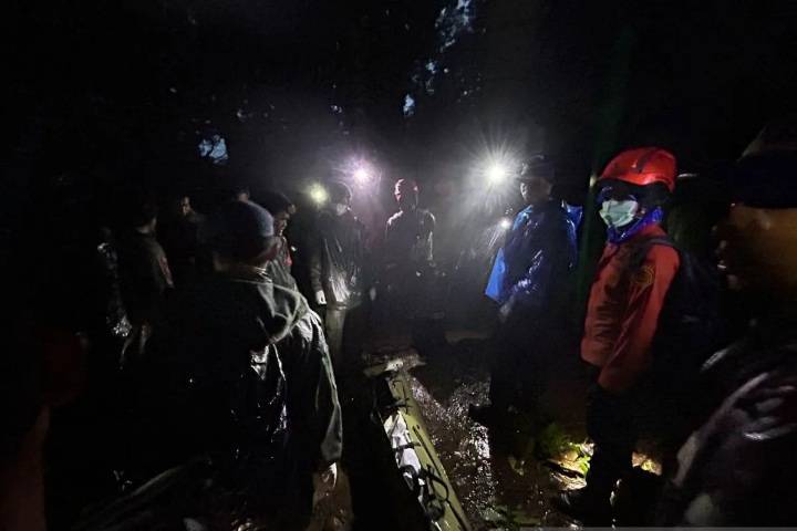 2 Jenazah Korban Pesawat ATR Dibawa ke Posko DVI Makassar