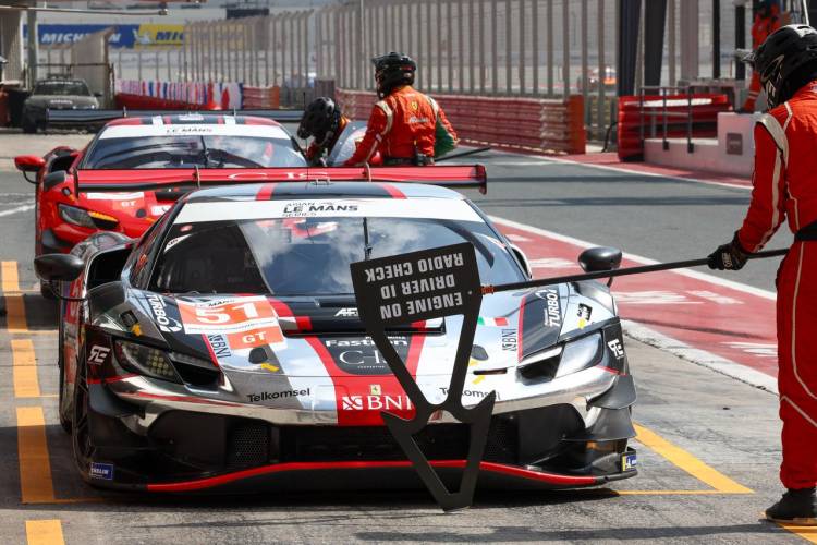 Podium Mendekat, Podium Menjauh