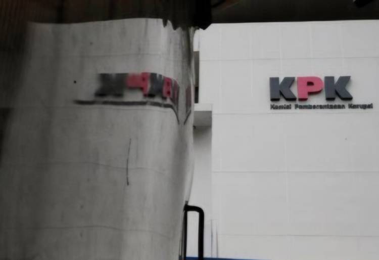 Breaking News: KPK Tangkap Bupati Cilacap Syamsul Auliya Rachman dalam OTT,  Puluhan Orang Diamankan  