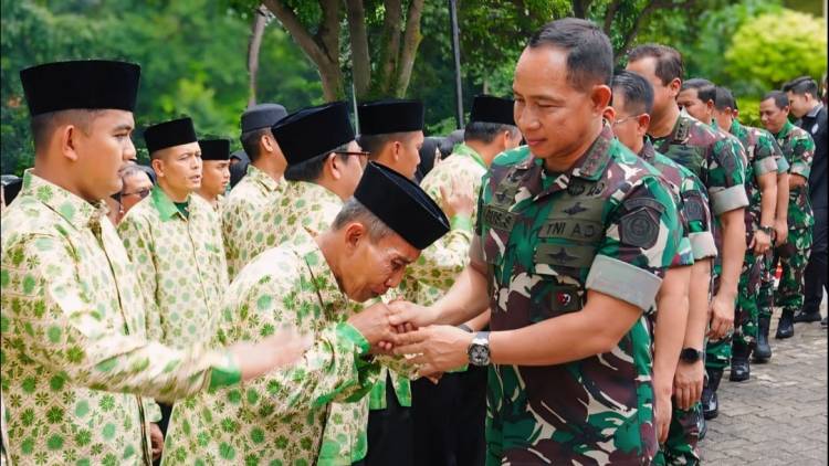 Panglima TNI Berangkatkan Umroh Ratusan Prajurit dan ASN TNI