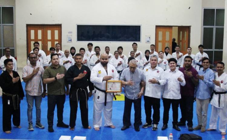 Inkado Teguhkan Nilai Kehormatan, Penyematan Sabuk Hitam Warnai Latihan Bersama di GOR Benhil