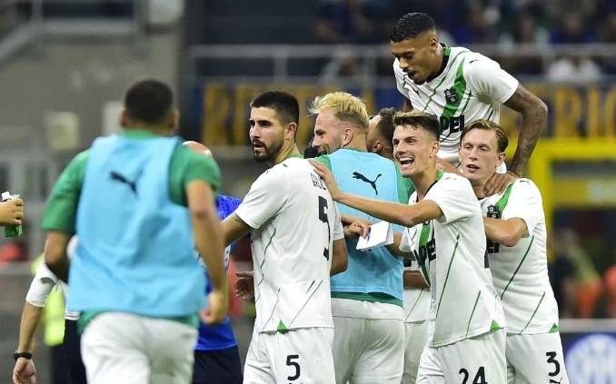 Liga Italia: Sassuolo Taklukkan 10 Pemain AC Milan dengan Skor 2-0 