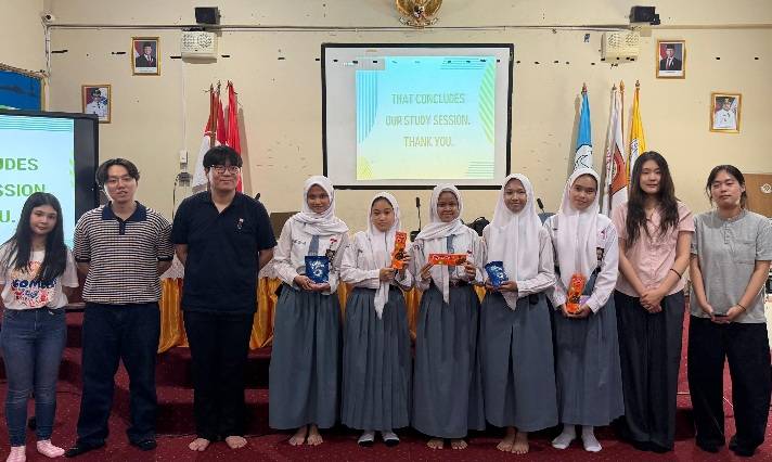 Stephanie Thalia Go Ajak Siswa Rayakan Hardiknas di SMAN 53 Jakarta