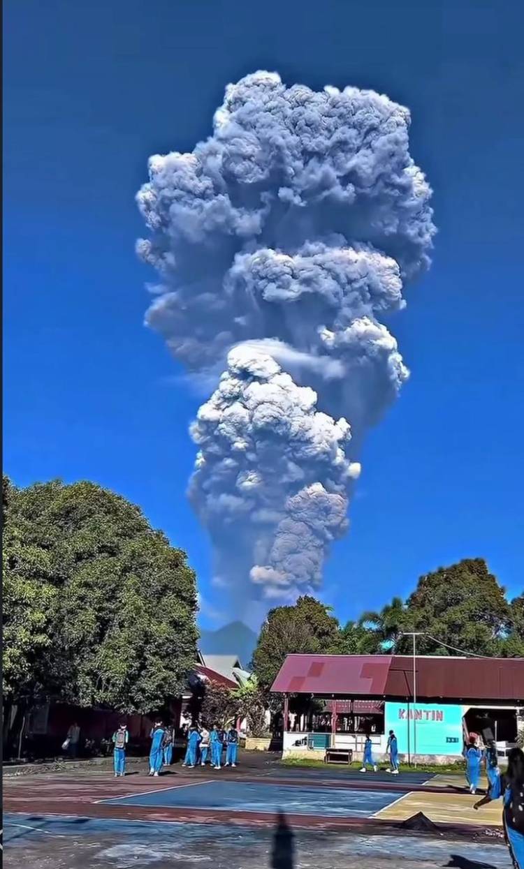 Gunung Dukono Erupsi, Dua Pendaki  WNA dan 1 WNI Tewas