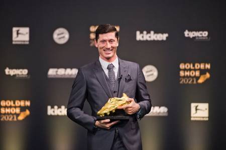 Robert Lewandowski Menangkan Trofi Ballon dOr 2021?