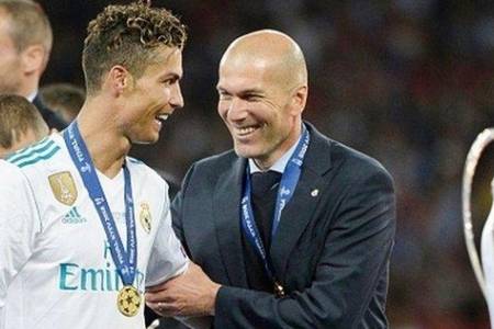 CR7 Ajukan Zinedine Zidan Latih Man United!