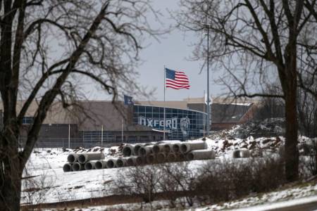 Tiga Pelajar Tewas, Delapan Terluka dalam Penembakan di SMA Michigan