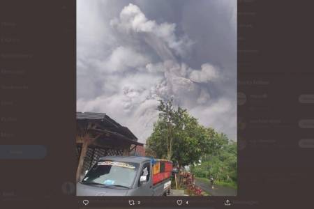 Airnav Pastikan Erupsi Semeru Tak Ganggu Penerbangan