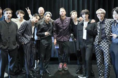 V BTS Dijuluki sebagai Titisan Chris Martin oleh Personil Coldplay