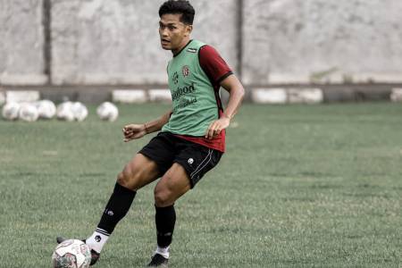 Dipinjamkan Persik Kediri, Ahmad Agung Reuni Kembali dengan Bali United