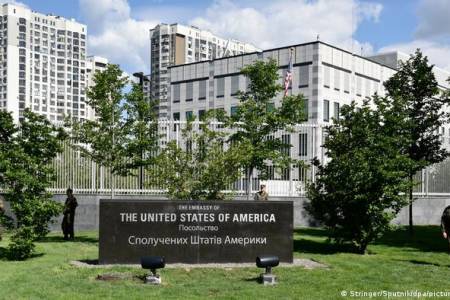 Pemerintah AS Perintahkan Keluarga Diplomat untuk Tinggalkan Ukraina 