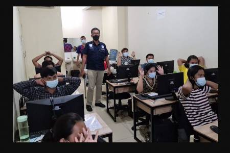 Dua Hari Berturut-Turut Polisi Gebrek Dua Kantor Pinjol di PIK