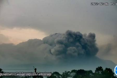 Gunung Merapi Kembali Erupsi