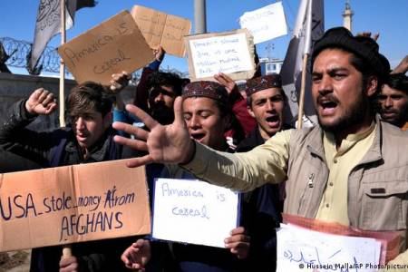 AS Gunakan 'Uang Rakyat' Afghanistan, Picu Kemarahan