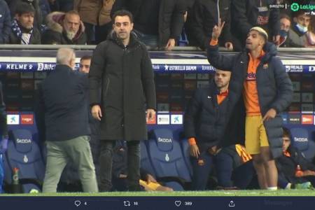 Pemain Barcelona Ejek Espanyol, Xavi Minta Maaf