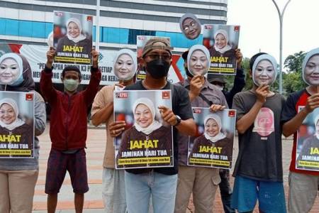 Demo Kemenaker,  Buruh Tuntut Kebijakan JHT Digugat ke PTUN