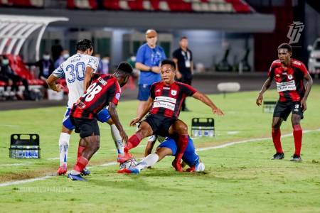 Dihajar Persib 0-3, Ini Tekad Pelatih Persipura untuk Lolos dari Degradasi