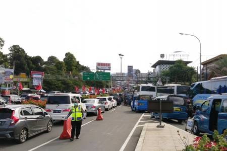 Libur Panjang : Jakarta-Puncak Macet Parah 17 Jam