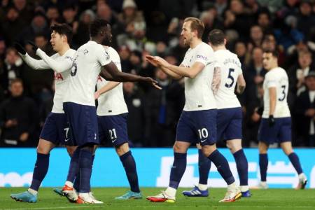  Tottenham Hotspur Gilas Everton 5-0