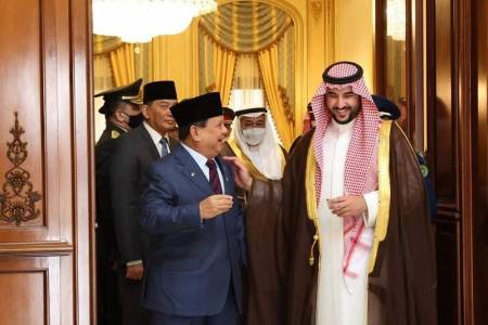 Menhan RI Prabowo Subianto Bertemu Pangeran Khalid bin Salman!