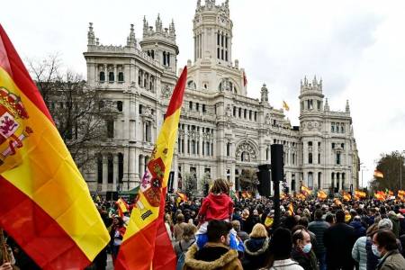 Ribuan Warga di Seluruh Spanyol Tuntut Presiden Turun