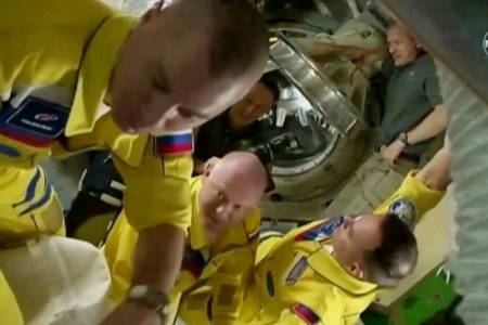 Kosmonot Rusia Disambut Hangat di ISS