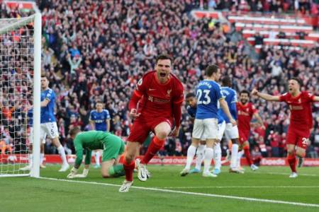 Liverpool Menang Derby, Gasak Everton 2-0
