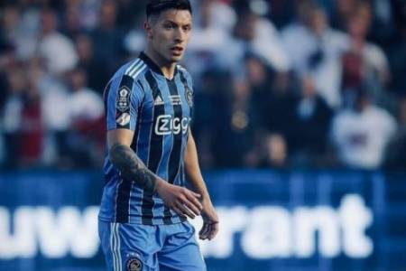 Barcelona Dekati Bek Muda Ajax Amsterdam Asal Argentina!