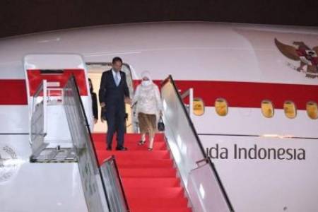 Presiden dan Ibu Negara Iriana Joko Widodo Tiba di Tanah Air