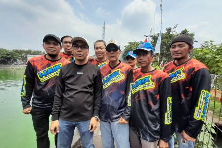 Sulthan Adji Dharmawan : NMax Janggla Community Bersama Lingkungan Setempat Kembali Gelar Lomba Gebuk Bantal dan Dayung di Setu Rawabadung