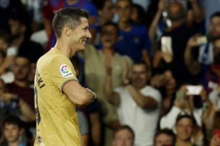 Liga Spanyol 2022/2023 : Robert Lewandowski Bawa Barcelona Tundukan Tuan Rumah Real Sociedad
