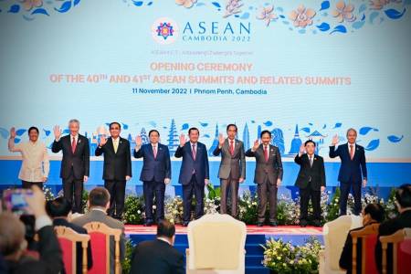 Presiden Jokowi  dan Ibu Iriana Hadiri Upacara Pembukaan KTT ASEAN Kamboja