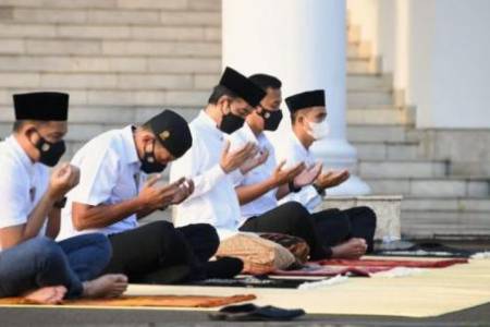 Presiden Jokowi Bersama Ibu Negara Sholat Ied di Istana Kepresidenan Yogyakarta 