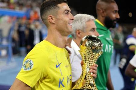 Ronaldo Raih Tropy Perdana Bersama Al Nassr Usai Hajar Al Hilal 2-1