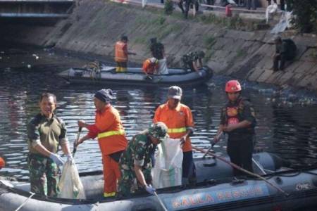 Sambut World Clean Up Day, KALLA Gelar Program Aksi Bersih Bersih Bersama Kalla Rescue dan WCD Sulawesi Selatan